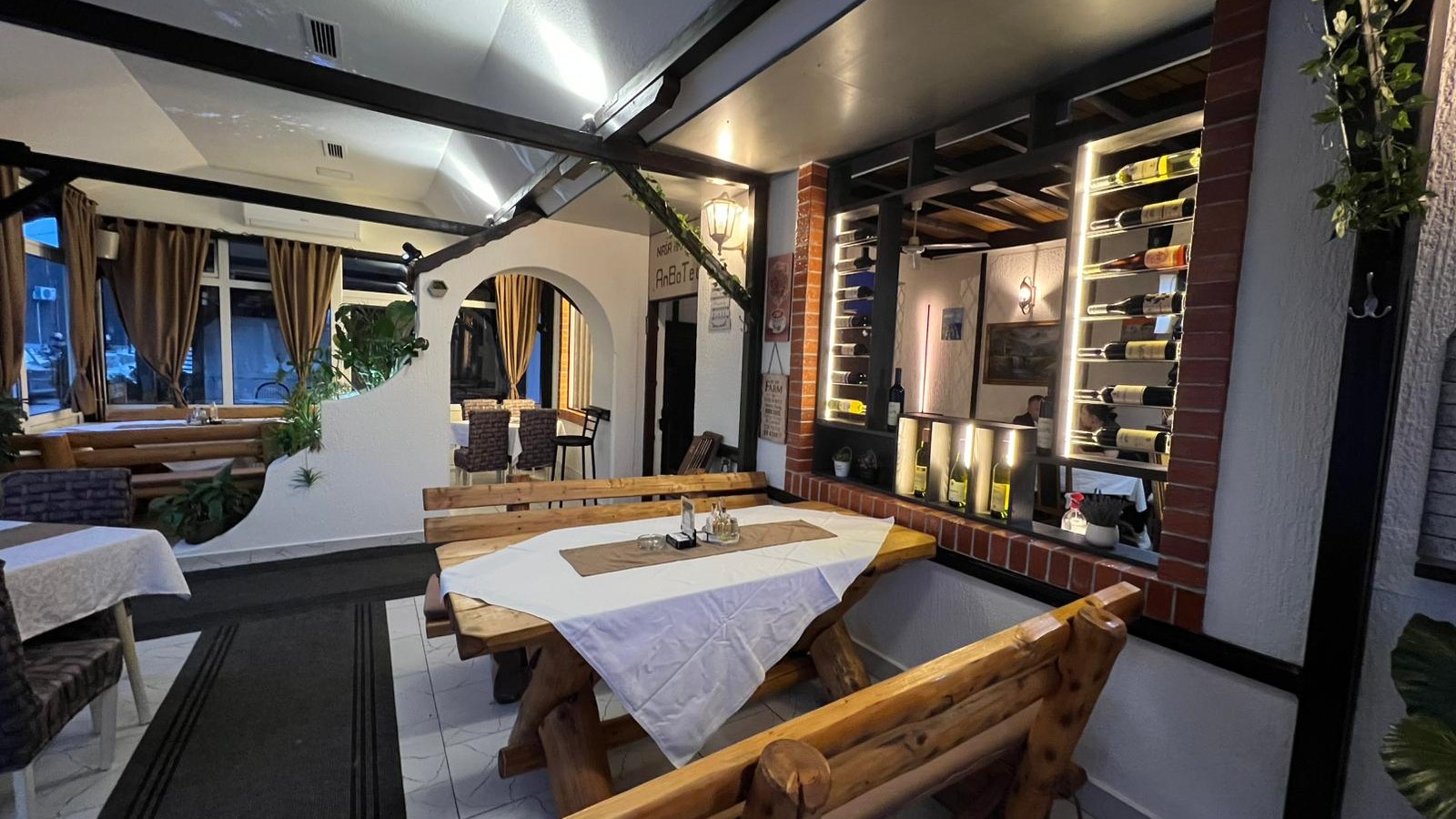 Ambijent restorana Naša kafana AnBoTea