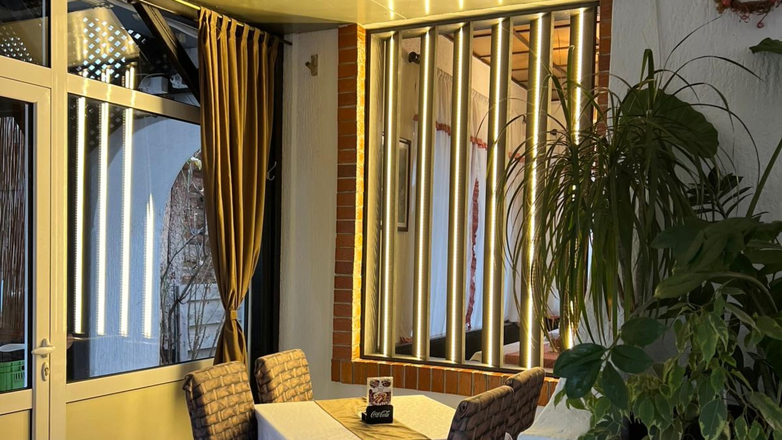 Detalj ambijenta restorana Naša kafana AnBoTea